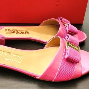 Ferragamo shoes pink slipper